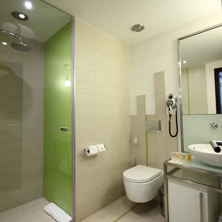 Hotel Pure White