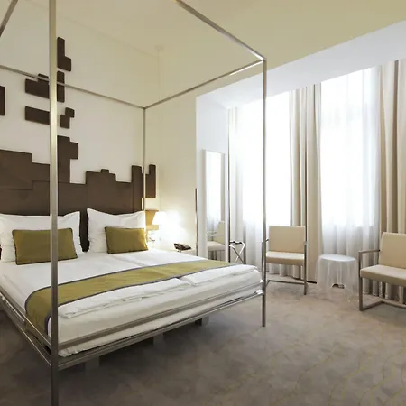 Pure White 4* Praga
