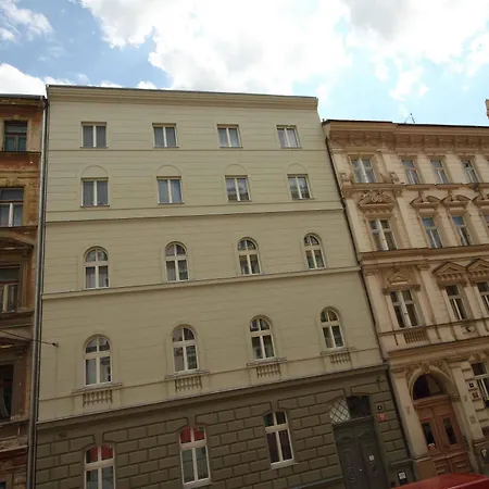 Pure White 4* Praga