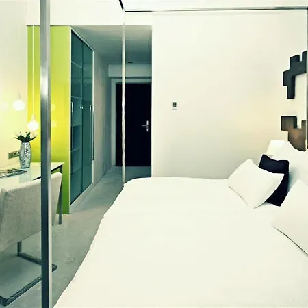 Hotel Pure White