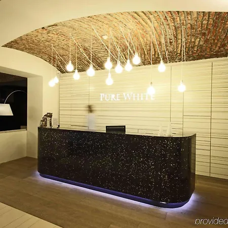 Pure White Hotel Praga