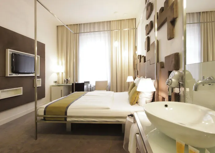 Hotel Pure White