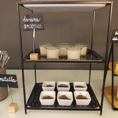 Pure White فندق براغ