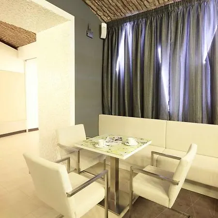 Pure White فندق