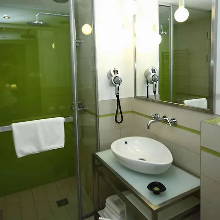 Pure White 4* Prag
