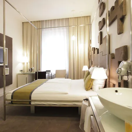 Hotel Pure White