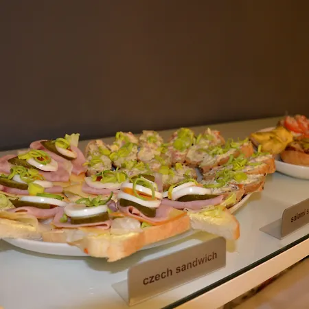 Hotell Pure White Prag