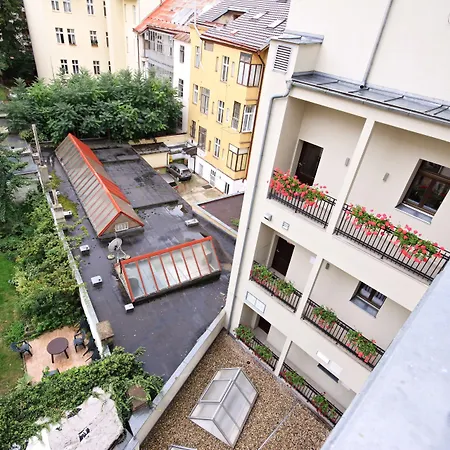 Hotell Pure White Prag