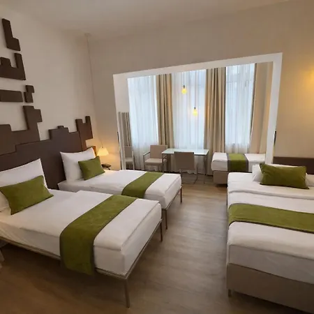 퓨어 화이트 4* 프라하