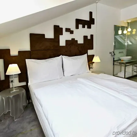 Pure White Hotell 4*