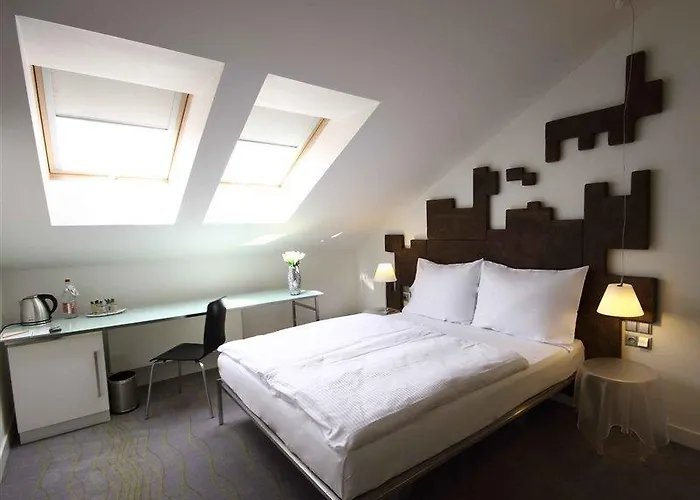 Hotel Pure White