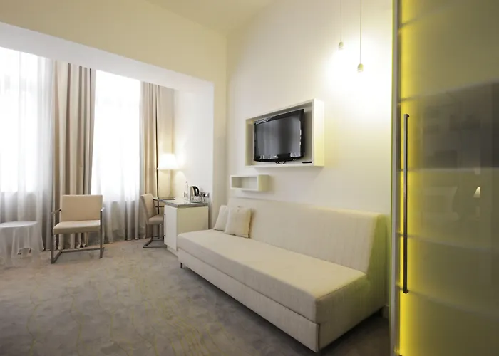 Hotel Pure White
