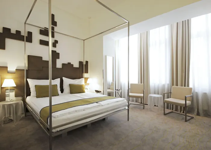 Hotel Pure White
