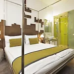 Hotell Pure White 4*