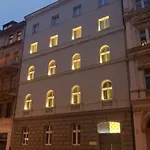 Pure White Hotell