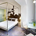 Pure White 4* Prag