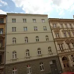 Pure White 4* Prag