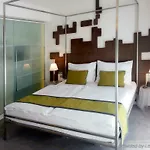 Pure White Hotell 4*